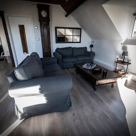 Les 3 Chapeaux Les Canotiers 4 Pers Avec Sa Belle Terrasse Et Le Melon 2 Personnes Sans Terrasse Appartement *