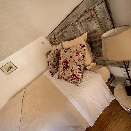 Les 3 Chapeaux 6p Les Canotiers 4p Avec Terrasse Le Melon 2p Sans Terrasse *