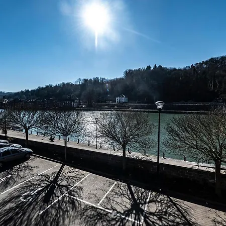Les 3 Chapeaux Les Canotiers 4 Pers Avec Sa Belle Terrasse Et Le Melon 2 Personnes Sans Terrasse Dinant