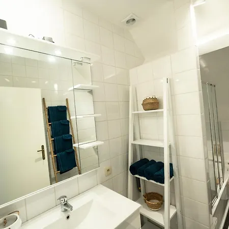 Les 3 Chapeaux Les Canotiers 4 Pers Avec Sa Belle Terrasse Et Le Melon 2 Personnes Sans Terrasse Appartement Dinant