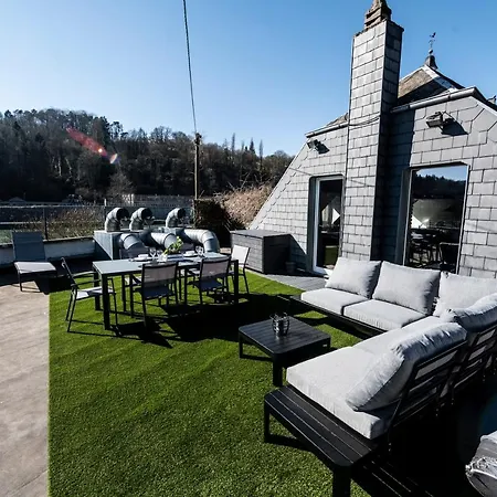 Les 3 Chapeaux Les Canotiers 4 Pers Avec Sa Belle Terrasse Et Le Melon 2 Personnes Sans Terrasse * Dinant