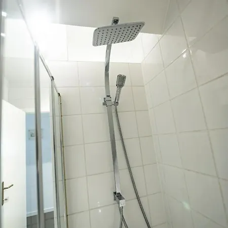 Les 3 Chapeaux 6p Les Canotiers 4p Avec Terrasse Le Melon 2p Sans Terrasse Dinant