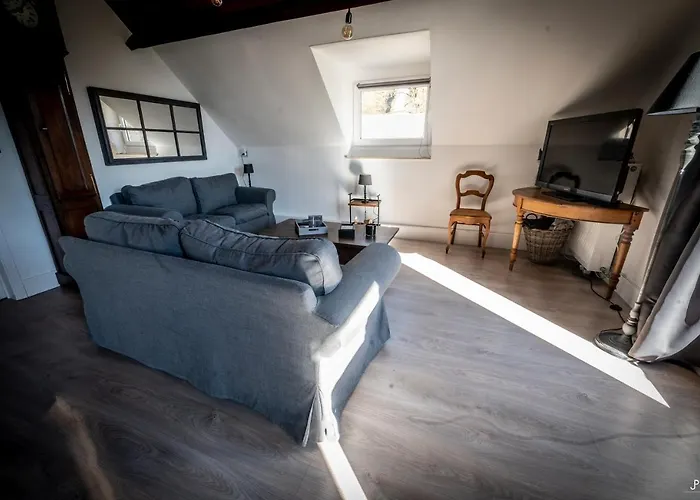 Les 3 Chapeaux 6p Les Canotiers 4p Avec Terrasse Le Melon 2p Sans Terrasse Dinant