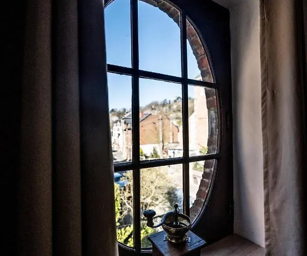 Les 3 Chapeaux 6p Les Canotiers 4p Avec Terrasse Le Melon 2p Sans Terrasse Dinant