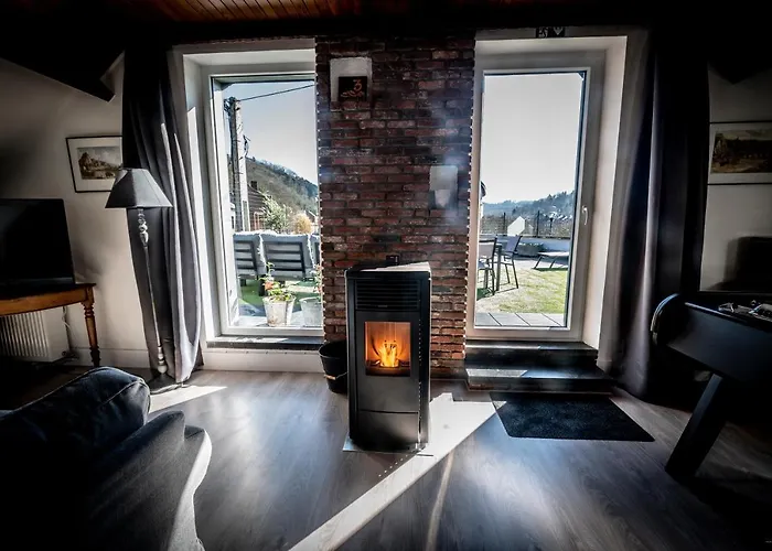 Les 3 Chapeaux 6p Les Canotiers 4p Avec Terrasse Le Melon 2p Sans Terrasse * Dinant