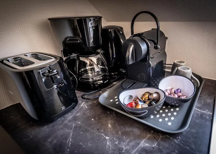 Les 3 Chapeaux 6p Les Canotiers 4p Avec Terrasse Le Melon 2p Sans Terrasse Dinant