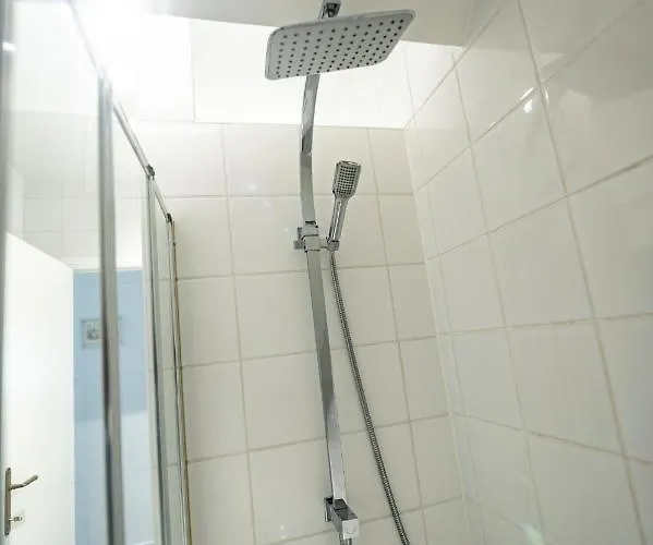 Les 3 Chapeaux 6p Les Canotiers 4p Avec Terrasse Le Melon 2p Sans Terrasse Dinant