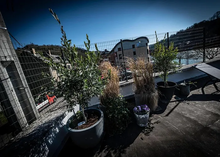 Appartement Les 3 Chapeaux 6p Les Canotiers 4p Avec Terrasse Le Melon 2p Sans Terrasse Dinant